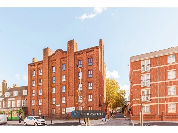 3 Bedroom Flat To Rent In New Park Road, London, SW2
