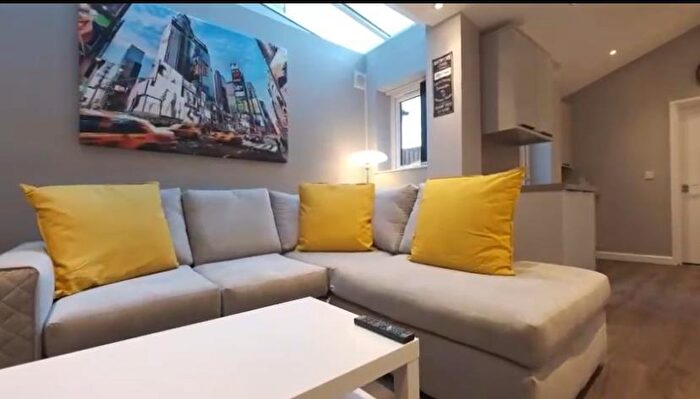 6 Bedroom End Of Terrace House To Rent In Tiverton Road, Birmingham, B29