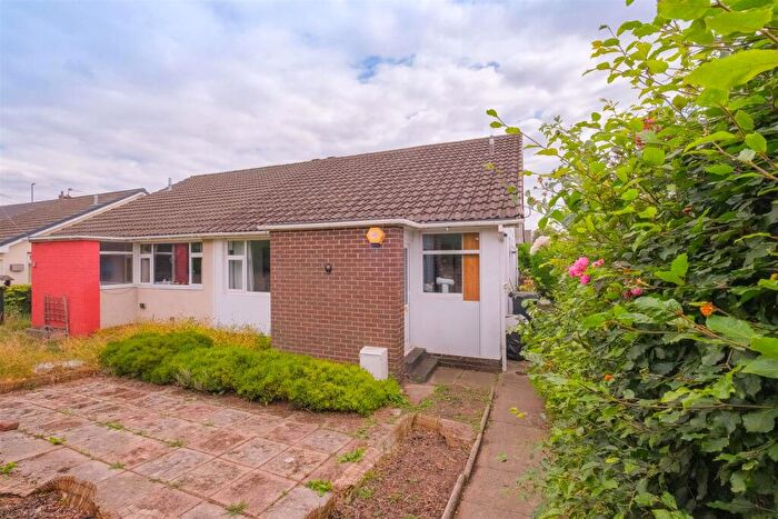3 Bedroom Bungalow For Sale In Rydings Walk, Brighouse, HD6