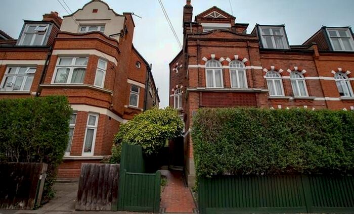 2 Bedroom Flat To Rent In Wexford Road, Wandworth, London, SW12