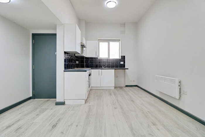 1 Bedroom Flat To Rent In York Road, Southend-on-sea, SS1