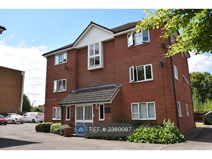 2 Bedroom Flat To Rent In Flamborough Close, Woodston, Peterborough, PE2