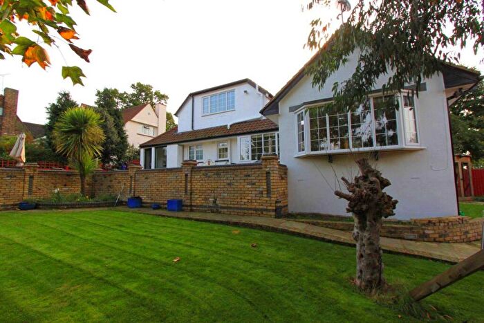 3 Bedroom Detached House For Sale In South Weald Road, Homesteads Private Estate, CM14