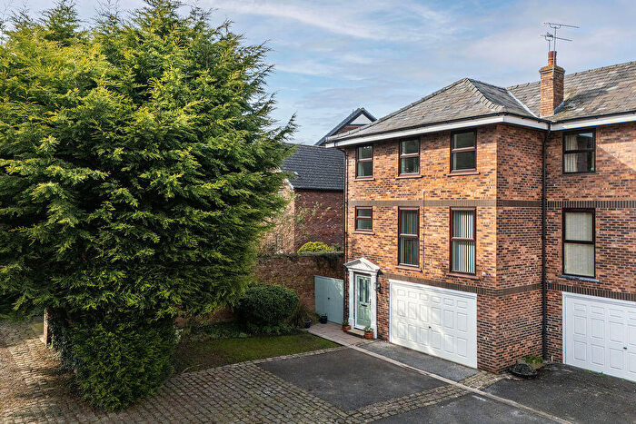4 Bedroom Town House For Sale In Townwell Court, Welsh Row, Nantwich, CW5