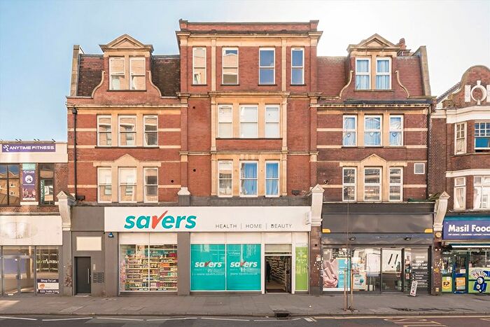 4 Bedroom Flat To Rent In Broadway, London, W13