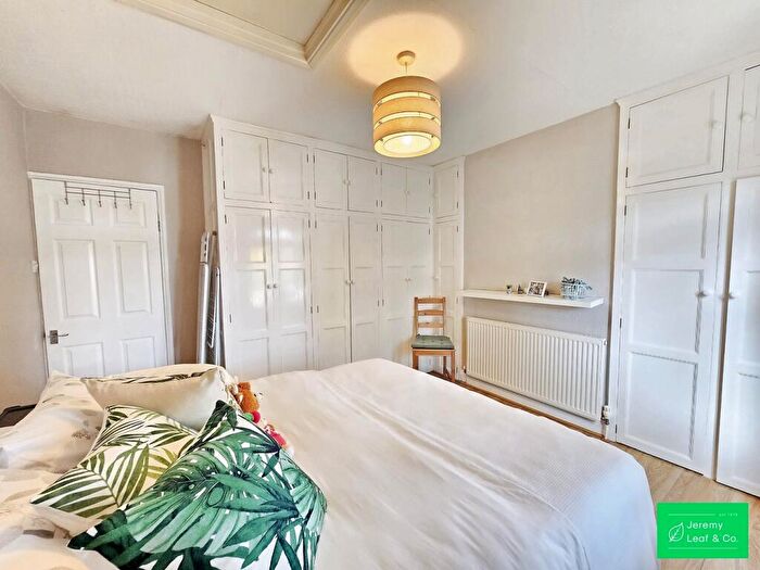2 Bedroom Cottage For Sale In Red Lion Hill, London, N2