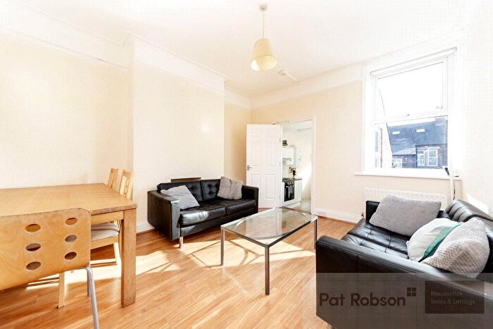 4 Bedroom Maisonette To Rent In Newlands Road, Jesmond, Newcastle Upon Tyne, NE2