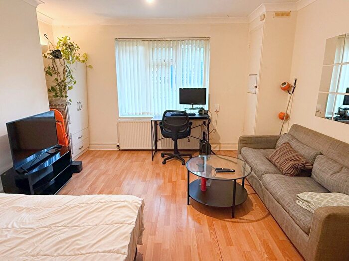 Studio To Rent In Queensbridge Court, Haggerstan, E2