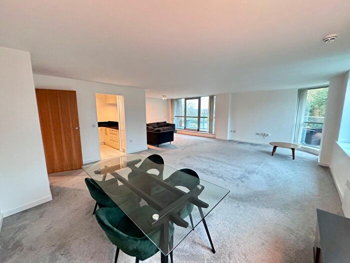 3 Bedroom Flat To Rent In River Crescent, Nottingham, NG2