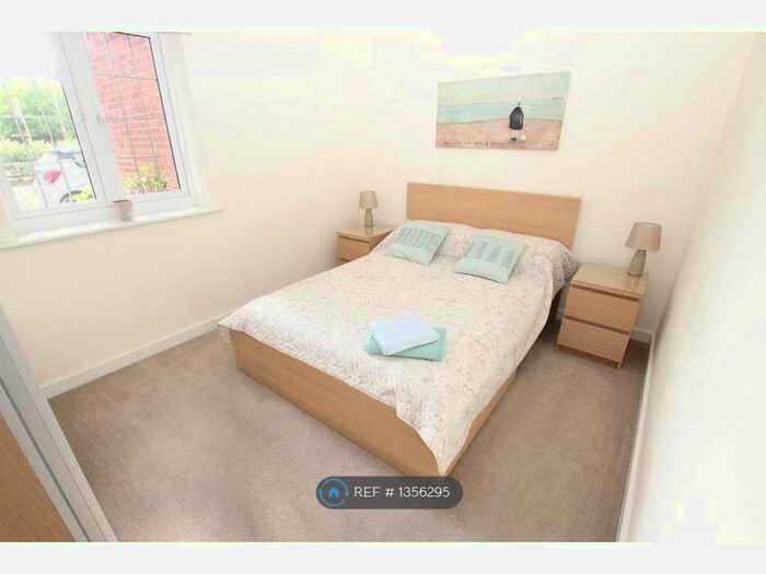 2 Bedroom Flat To Rent In Reading Road, Wokingham, RG41
