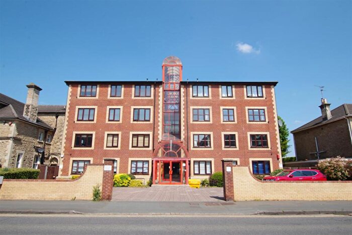 2 Bedroom Flat To Rent In Bath Rd, Old Town, SN1