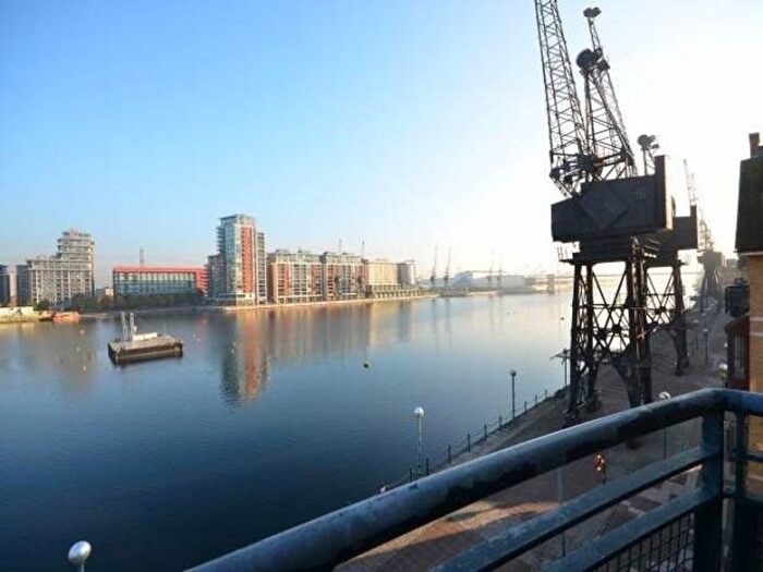 2 Bedroom Flat To Rent In Capulet Mews, Arragon House, E16