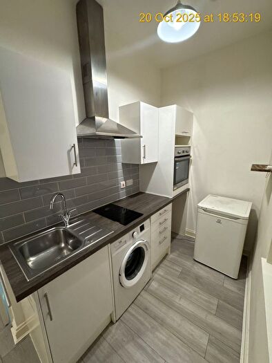 Studio To Rent In London Road, London, SW16