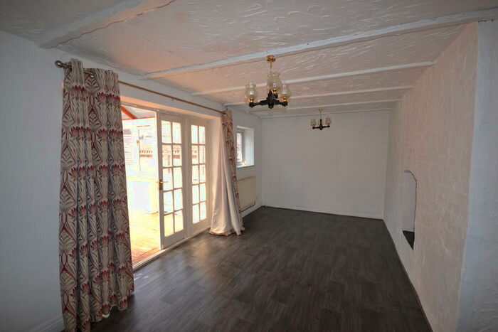 3 Bedroom Terraced House To Rent In Lodge Lane, Romford, RM5