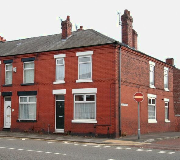 3 Bedroom End Of Terrace House To Rent In Broadstone Road, Stockport, SK5