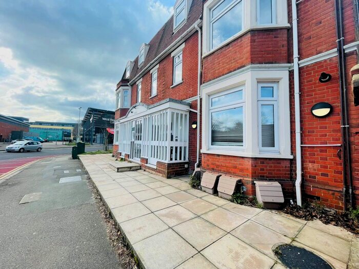 1 Bedroom Flat To Rent In Acre House, Hyde Road, Watford, WD17