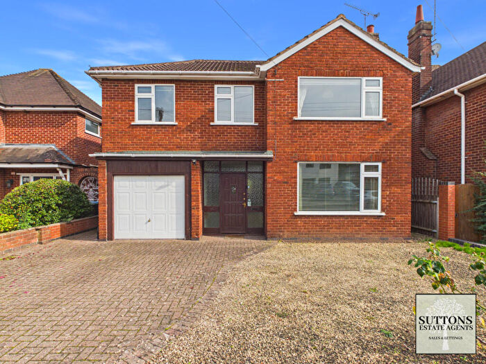 4 Bedroom Detached House For Sale In Knoll Drive, Styvechale, Coventry, West Midlands, CV3