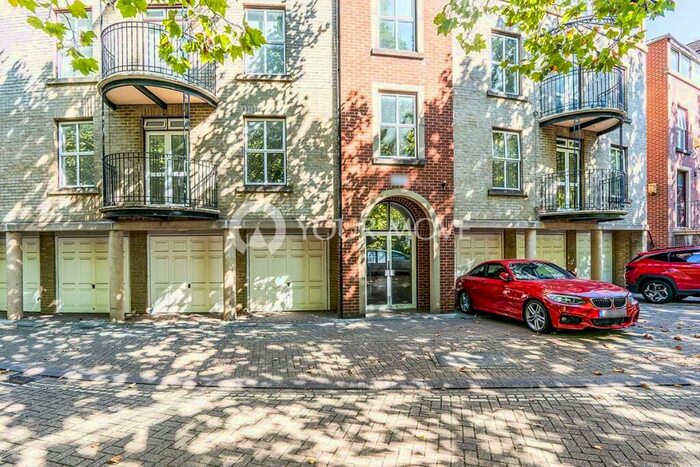 2 Bedroom Flat To Rent In Alcantara Crescent, Southampton, SO14