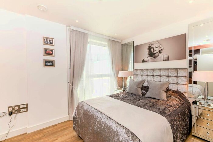 1 Bedroom Flat To Rent In Wandsworth Road, Vauxhall, London, SW8