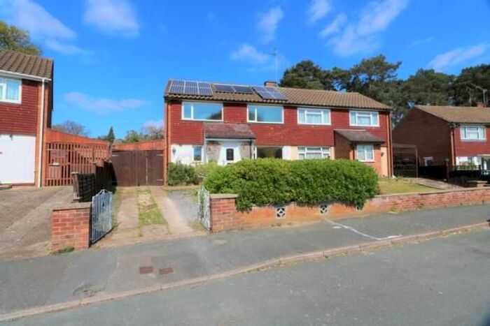 4 Bedroom Semi-Detached House To Rent In Frimley, Surrey, GU16