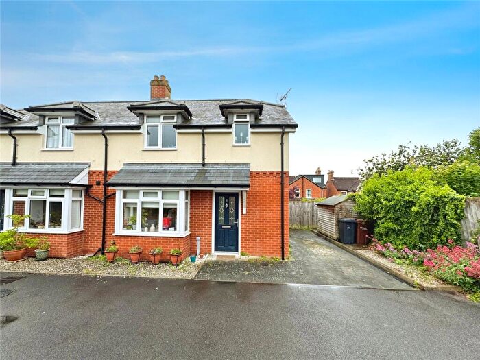 3 Bedroom Semi-Detached House For Sale In Brinklow Close, Andover, Hampshire, SP10