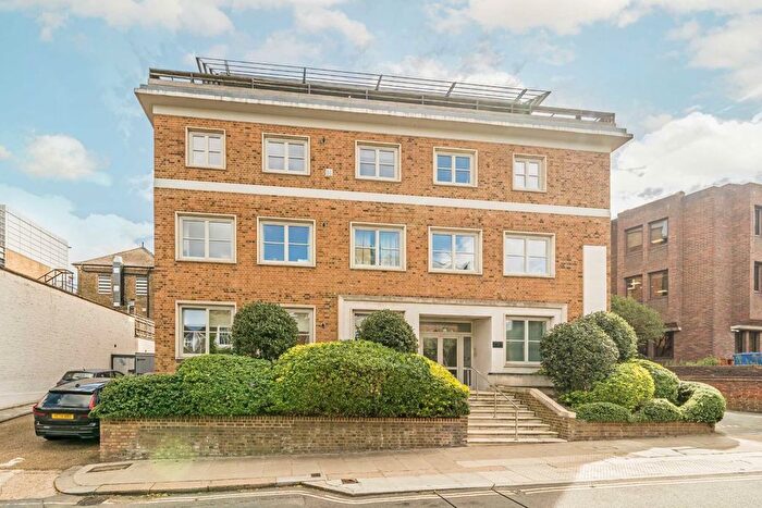 2 Bedroom Flat To Rent In Parkshot, Richmond, TW9