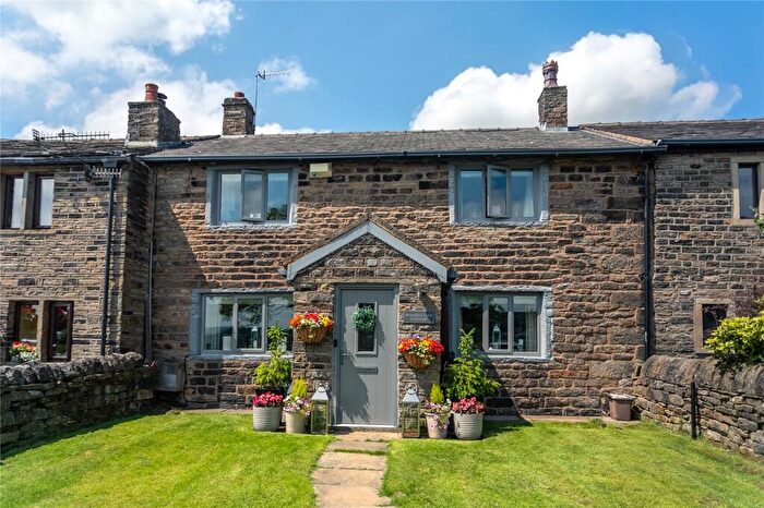 4 Bedroom Terraced House For Sale In Prickshaw Lane, Whitworth, Rochdale, Greater Manchester, OL12