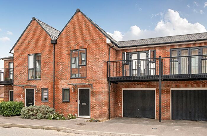 4 Bedroom Terraced House For Sale In Pinewood Way, Chichester, PO19