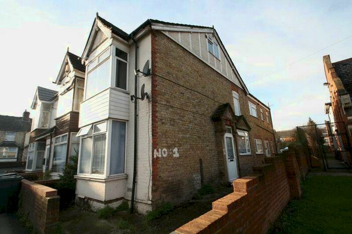1 Bedroom Flat To Rent In Green Street, High Wycombe, HP11