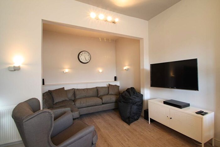 7 Bedroom Terraced House To Rent In Woodsley Road, Leeds, LS2