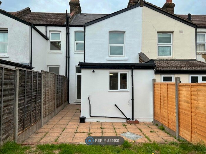 3 Bedroom Terraced House To Rent In Dundee Road, London, SE25