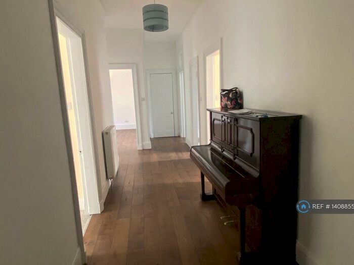 3 Bedroom Flat To Rent In Dennistoun, Glasgow, G31