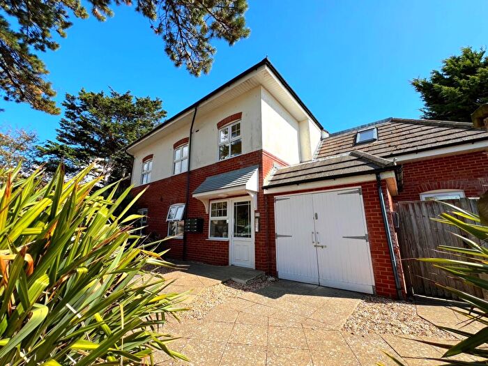 2 Bedroom Flat To Rent In Foxholes Road, Southbourne, BH6