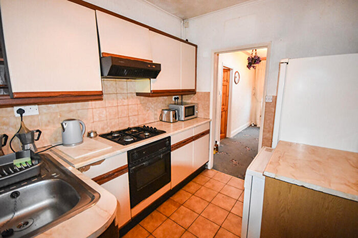 3 Bedroom Semi-Detached House For Sale In Welby Avenue, Nottingham, NG7