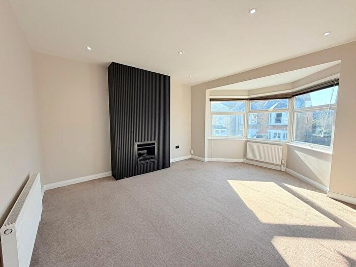 2 Bedroom Flat To Rent In Bedroom Flat In Morley Hill, Enfield, Area, EN2