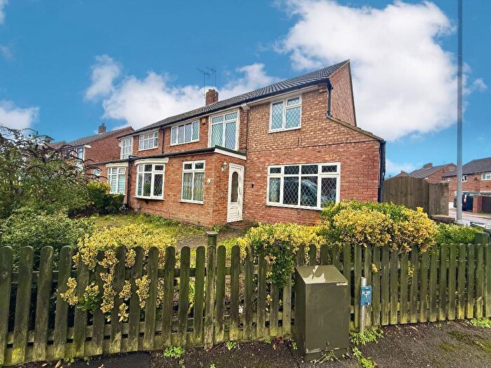 4 Bedroom Semi-Detached House For Sale In Summers Road, Vauxhall Park, Luton, Bedfordshire, LU2