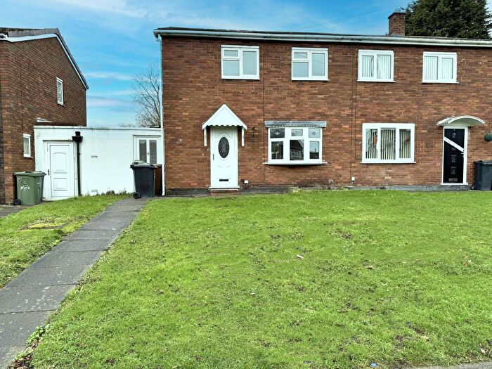 3 Bedroom Town House To Rent In Stroud Avenue, Willenhall, WV12