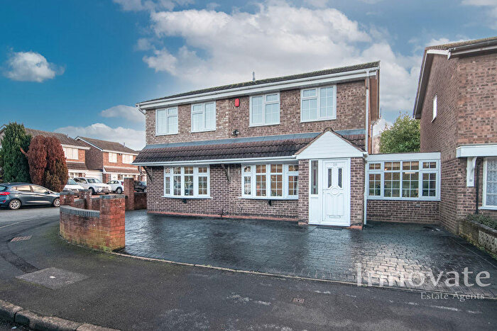 4 Bedroom Link Detached House For Sale In Gladstone Drive, Oldbury, B69
