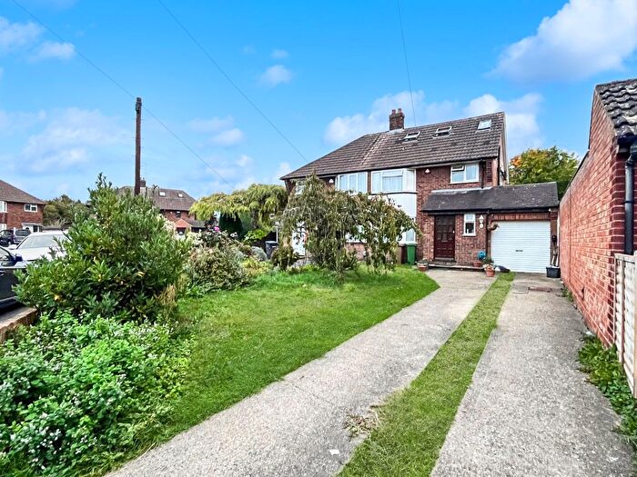 5 Bedroom Semi-detached House For Sale In Fallowfield, Luton, Bedfordshire, LU3