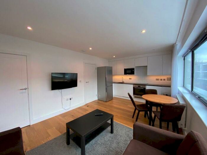 3 Bedroom Maisonette To Rent In Westmead, Farnborough, GU14