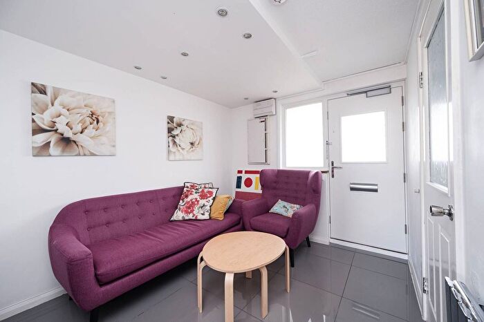 3 Bedroom Flat To Rent In Hatton Garden, Farringdon, London, EC1N