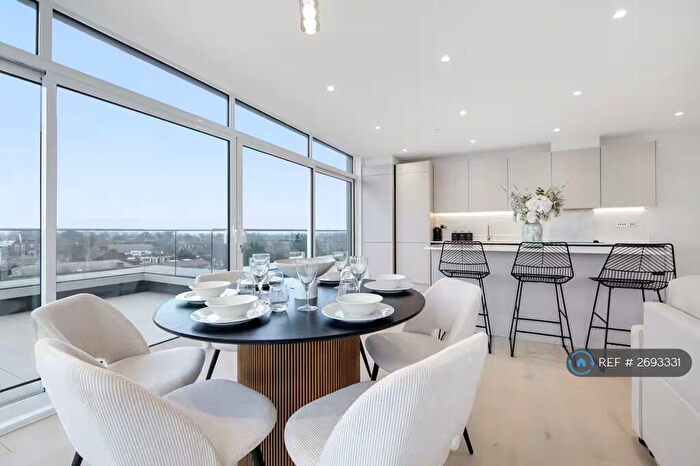 3 Bedroom Penthouse To Rent In Raffles House, London, NW4