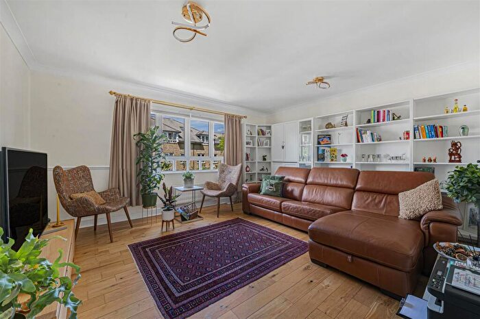 2 Bedroom Flat For Sale In May Bate Avenue, Kingston Upon Thames, KT2