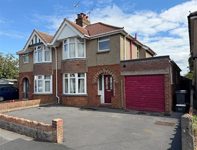 3 Bedroom Semi-Detached House For Sale In Park Avenue, Chippenham, SN14