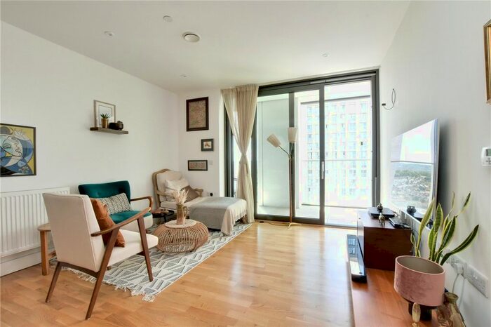 2 Bedroom Flat To Rent In Station Road, London, SE13