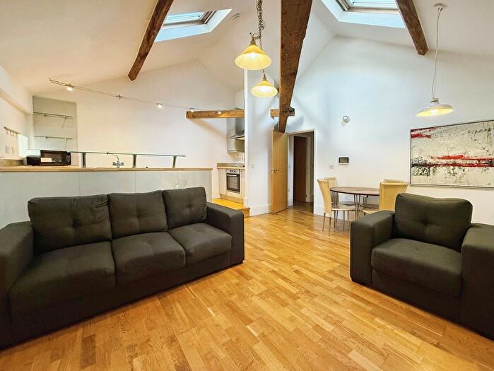 2 Bedroom Flat To Rent In The Headrow, Leeds, West Yorkshire, Uk, LS1