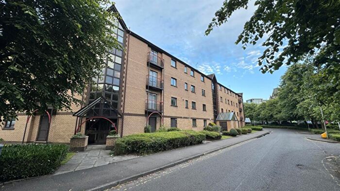 2 Bedroom Flat To Rent In Flat, , Riverview Drive Glasgow, G5