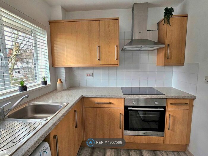 1 Bedroom Flat To Rent In Sandringham Court, Uxbridge, UB10