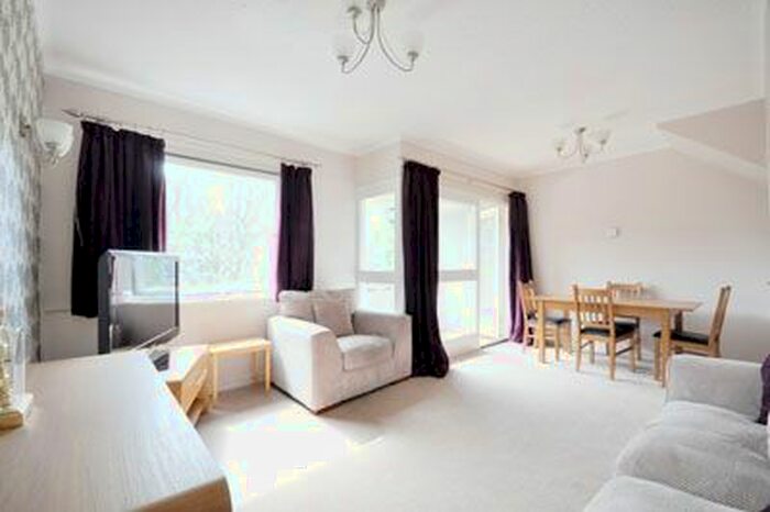 2 Bedroom Flat To Rent In Nelson Square Gardens, London, SE1