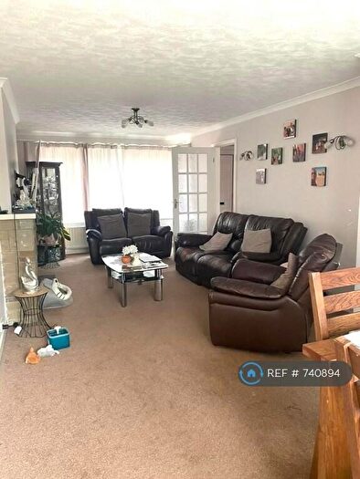 3 Bedroom Semi-Detached House To Rent In Temple Avenue, Leeds, LS15